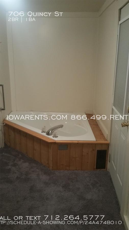 Building Photo - 706 Quincy St