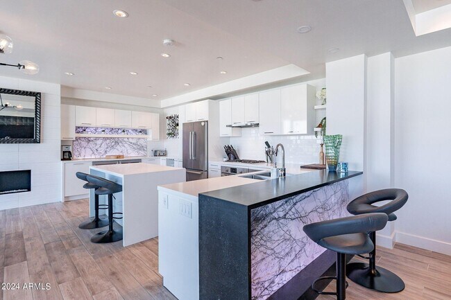 Foto del edificio - 4422 N 75th St