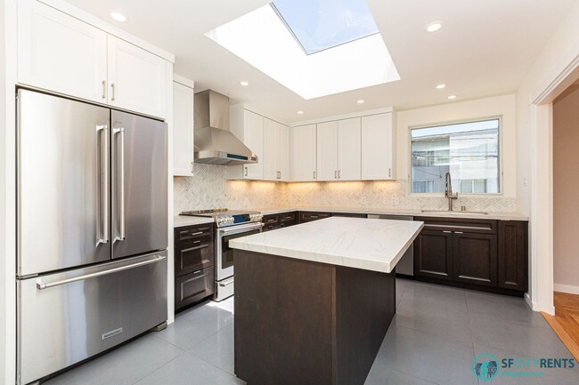 Building Photo - Outer Richmond/Sea Cliff: Remodeled Single...