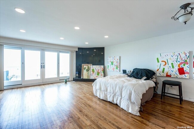 Building Photo - 444 Oceanfront