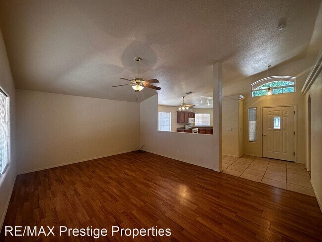 Building Photo - 3 br, 2 bath House - 4952 N. Oregon Trail