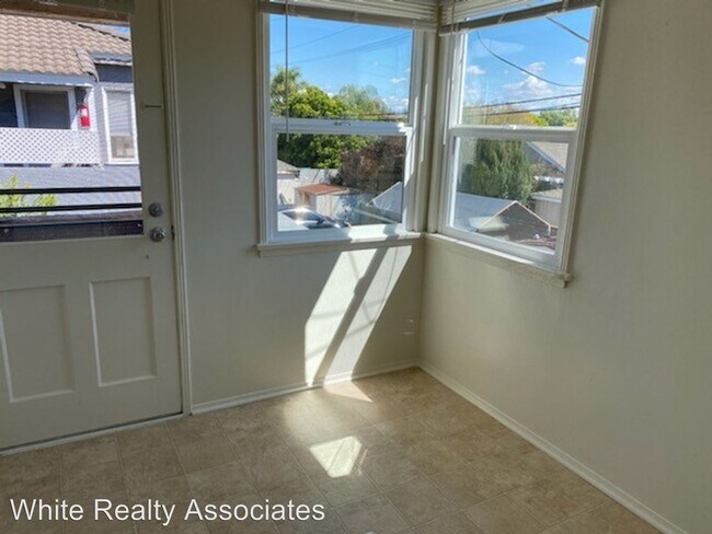 Building Photo - 4718 1/2-4718 1/2 N Lakewood Blvd