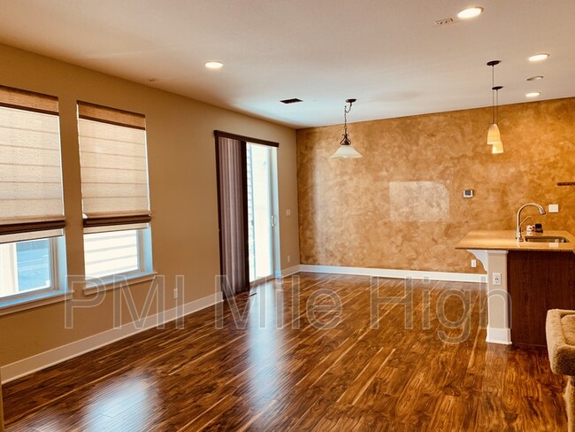 Foto del edificio - 8482 Parkland St