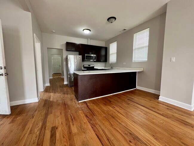 Foto del edificio - 3614 W McLean Ave