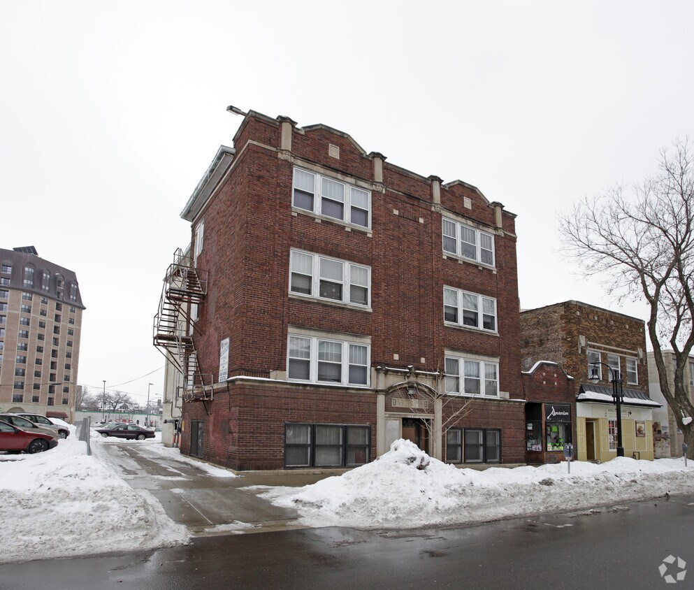 Primary Photo - 445 W Gilman St