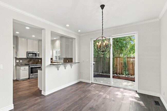 Foto del edificio - 136 Creekside Village Dr