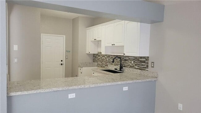 Foto del edificio - 4948 SW 136th Ave