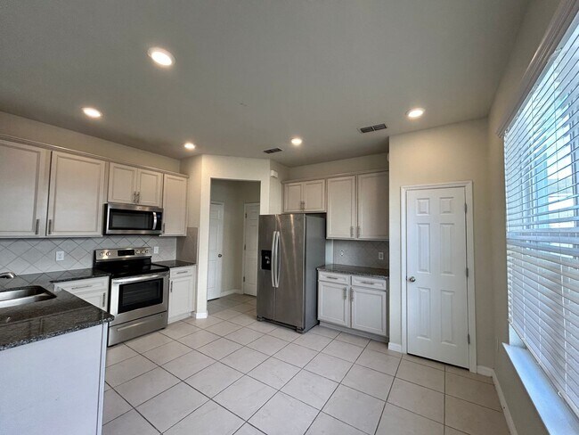 Foto del edificio - Upgraded 3BD/2.5BA Corner Lot Townhome in Orlando!