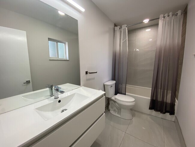 Foto del edificio - 1933 SW 17th Ct