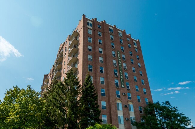 Building Photo - Kenwood Gables