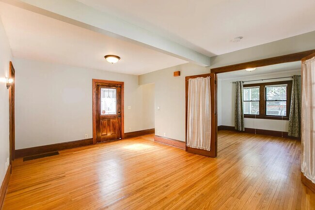 Building Photo - 1372 Asbury St