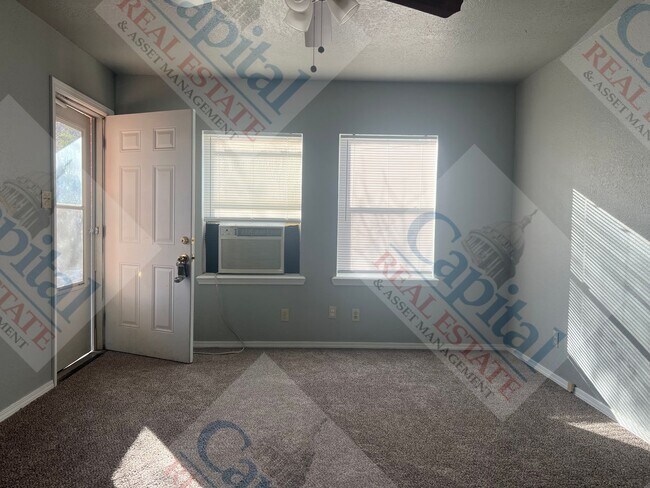 Building Photo - Cozy 2 Bedroom