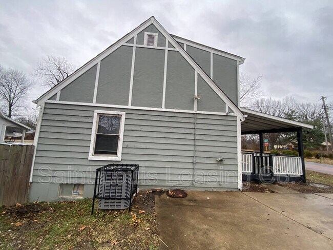 Building Photo - 871 Valencia Ave