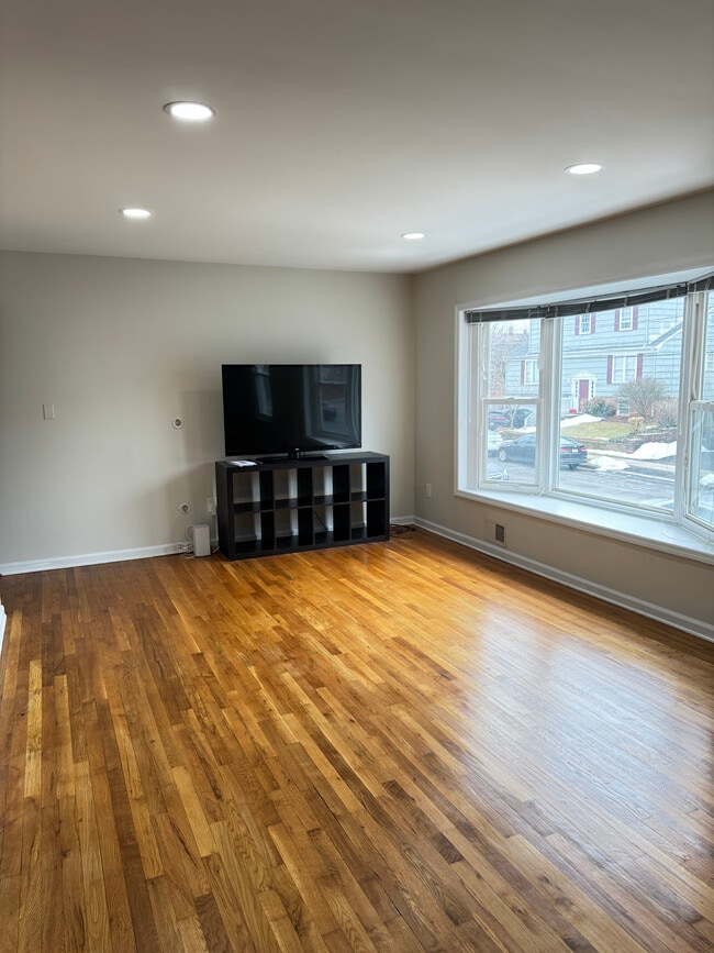 Building Photo - 2 Andrew Ct