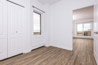 Building Photo - Grand Central Manor