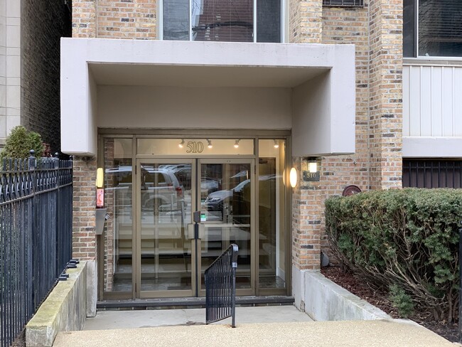 Foto del edificio - 510 W Fullerton Pkwy