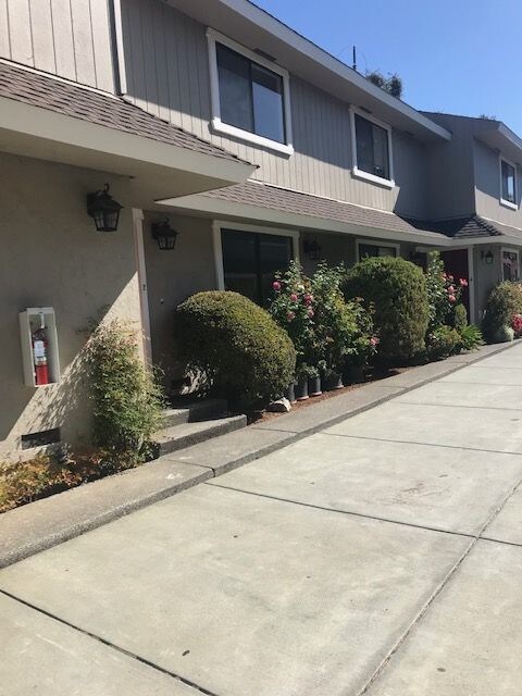 Foto del edificio - Available Now 2 Bedroom Novato Townhouse