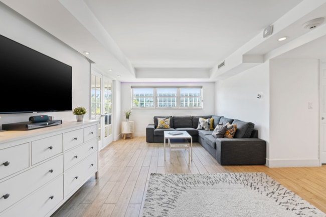 Photo - 1881 Washington Ave Apartment
