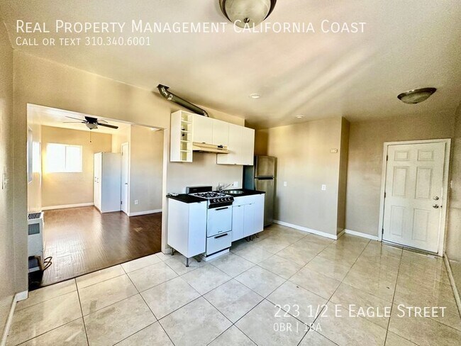 Building Photo - Charming, Spacious Studio Upstairs!