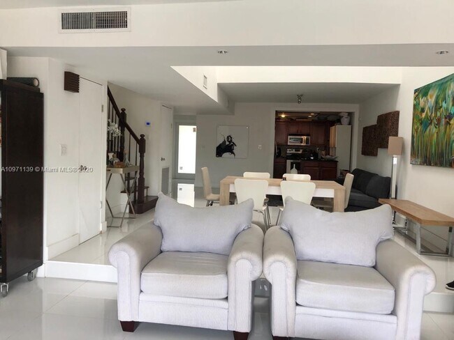Building Photo - 336 Poinciana Island Dr