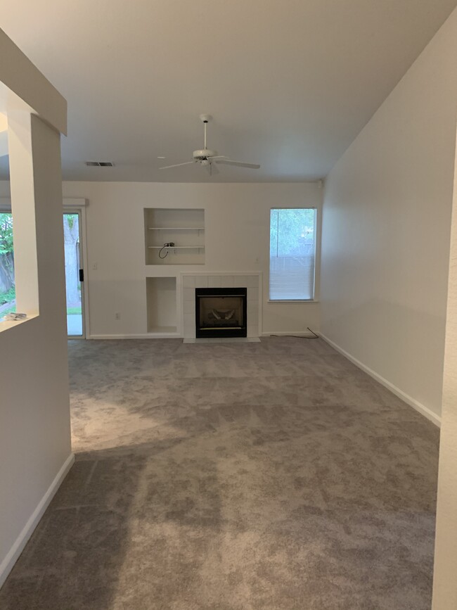 Building Photo - 1935 Cork Oak Ln