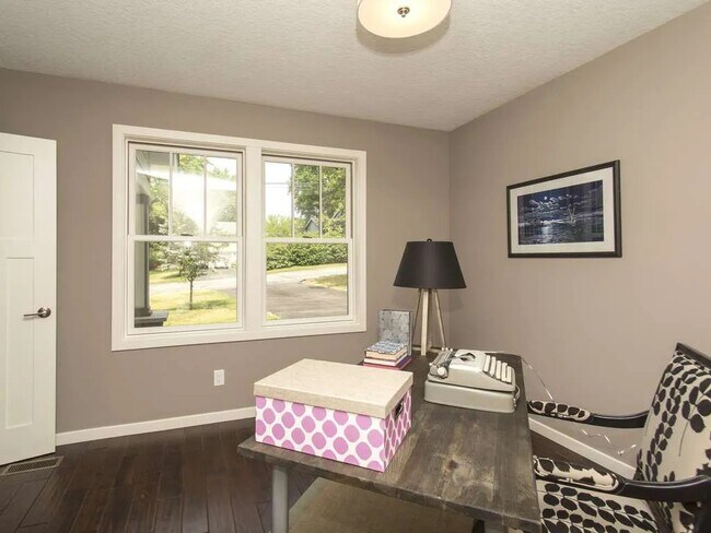 Building Photo - 5321 Interlachen Blvd
