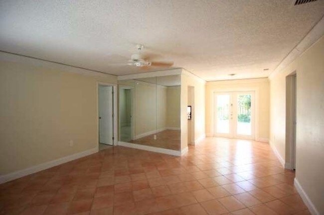 Foto del edificio - 11360 NW 37th Pl