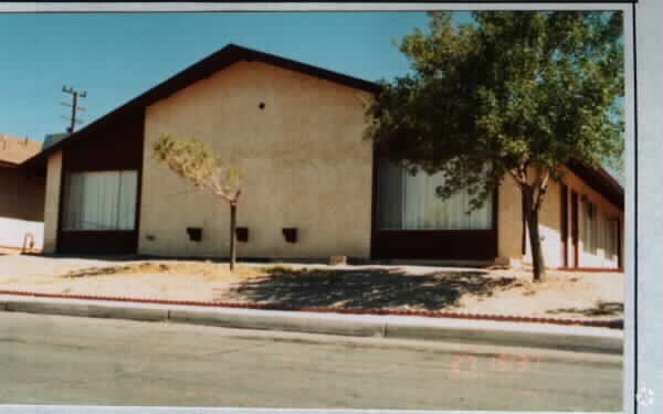 Foto del edificio - 408 E Williams St