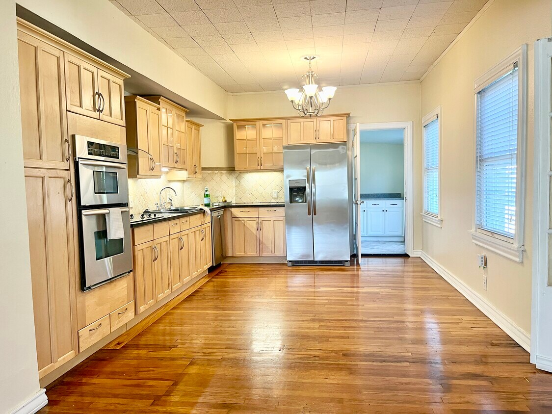 Primary Photo - 4300 Calmont Ave