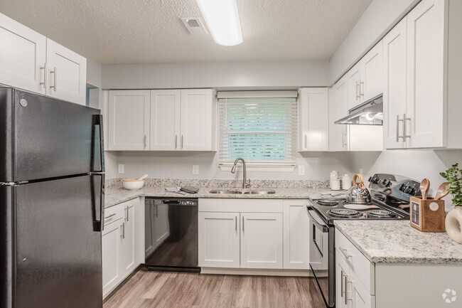 2BR, 1BA - 880SF - Kitchen - Arbors at Cary