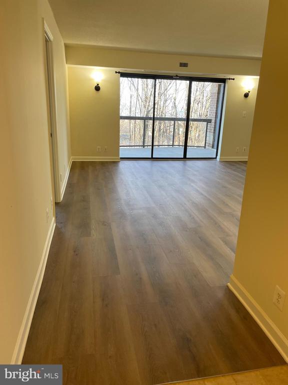 Foto del edificio - 8370 Greensboro Dr