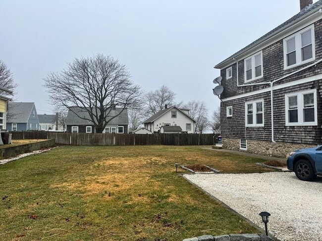 Building Photo - 15 Clara St