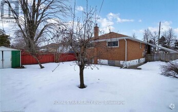 Building Photo - 1109 Mohawk Rd E