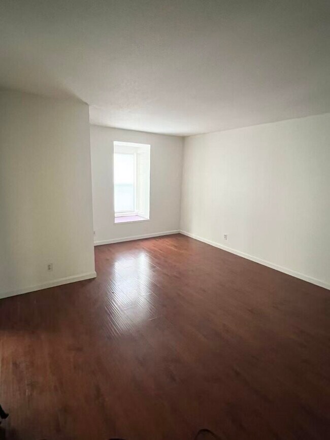 Foto del edificio - 1391 Monument Blvd