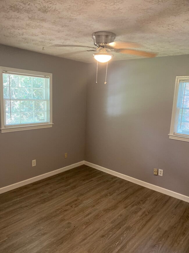 Building Photo - 2292 Midvale Cir