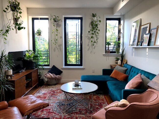Foto del edificio - 1299 Putnam Ave