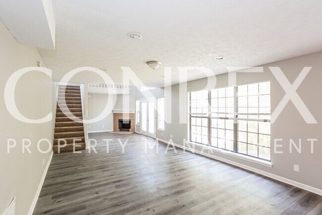 Building Photo - Beautiful Spacious Three Bedroom