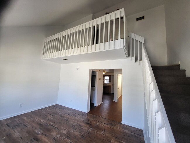 Building Photo - 3BR/2BA End Unit Townhouse in Dover!