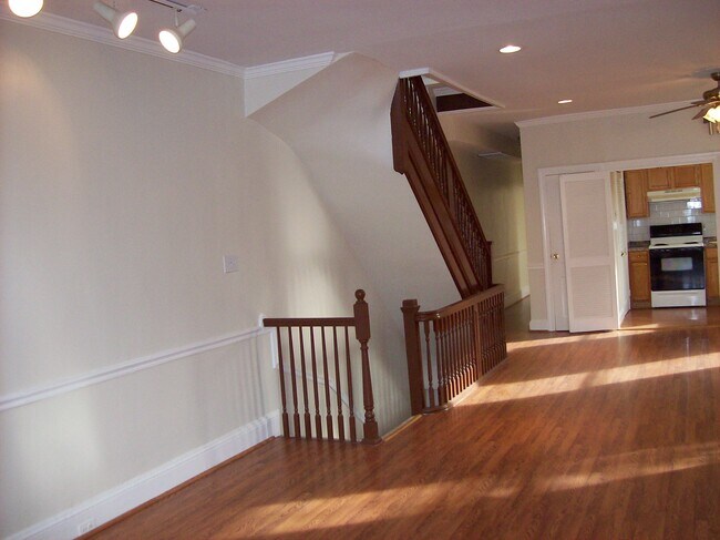 Foto del edificio - 1726 Newton St NW