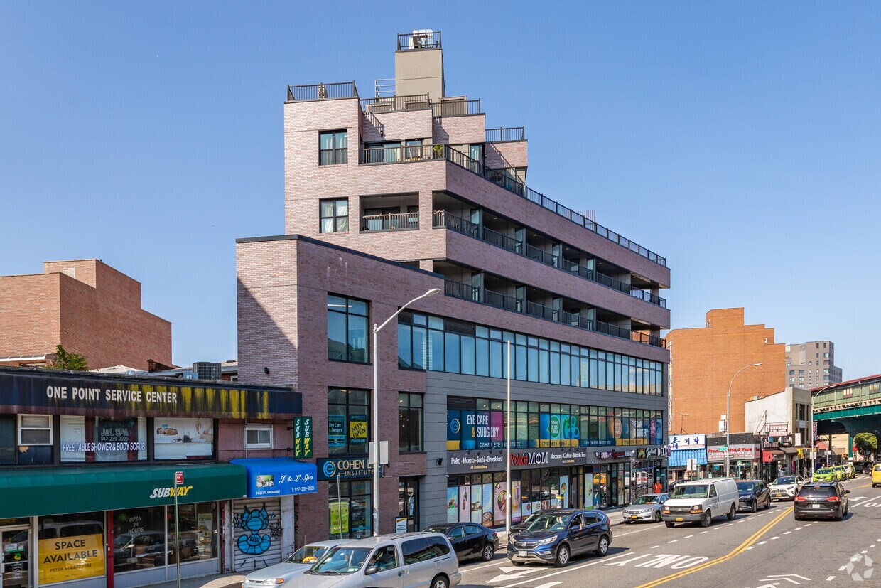 Foto del edificio - 7410 Broadway