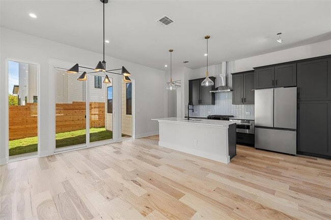 Foto del edificio - 6305 Friendswood Dr