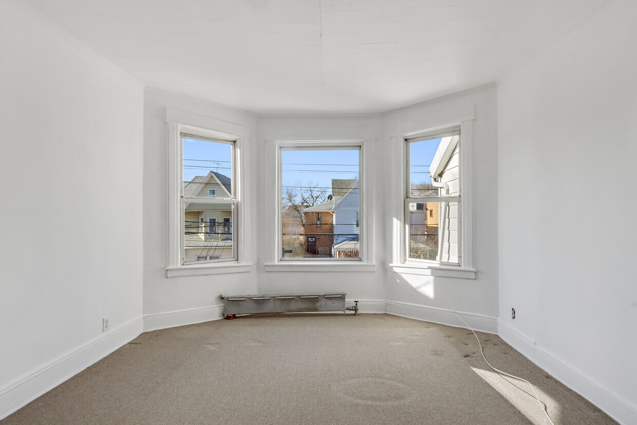 Primary Photo - 10153 106th St