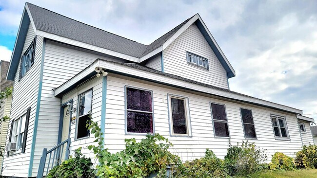 Building Photo - 1224 Dunham St - South Bend