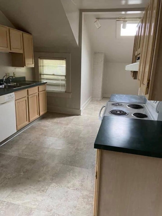 Foto del edificio - 720 SE Riverside Dr