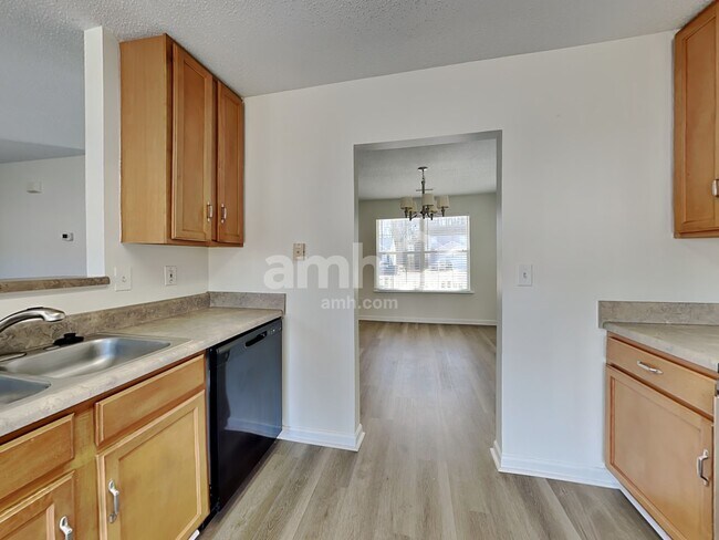 Foto del edificio - 611 Westbury Way