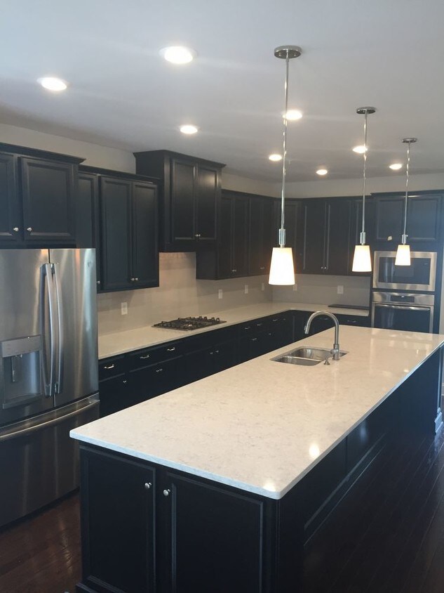 Foto principal - 811 Stonecliffe Road
