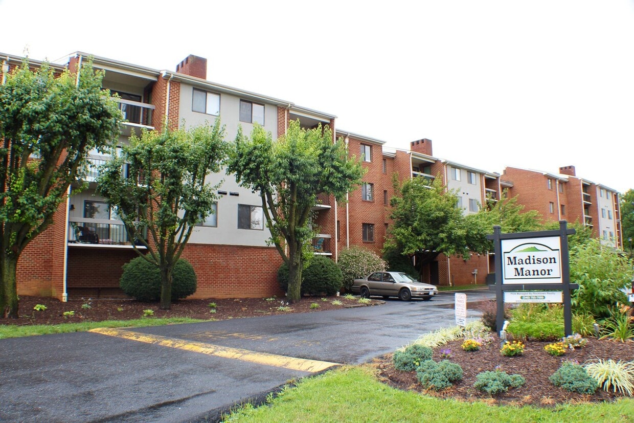 Stunning Fully Remodeled 3BR Condo at Madison Manor – Available This July! - Stunning Fully Remodeled 3BR Condo at Madison Manor – Available This July!