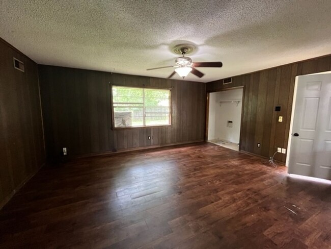 Foto del edificio - Renovated 3 Bedroom 2 Bath Home for Rent!!