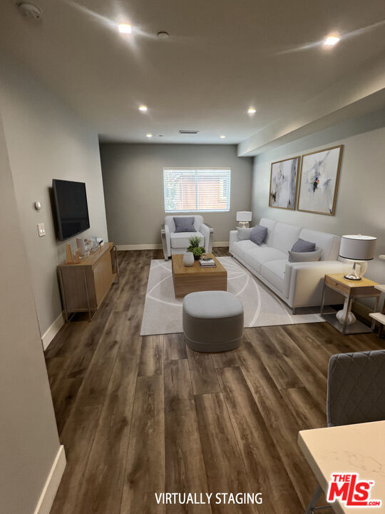 Foto principal - 14759 Friar St