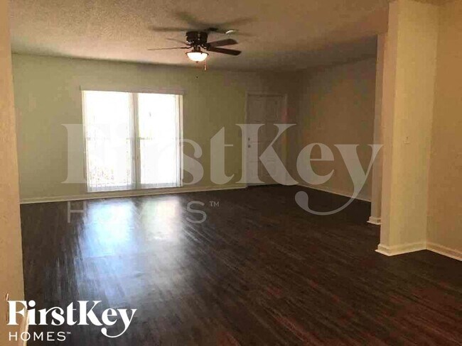 Foto del edificio - 833 Weeburn St